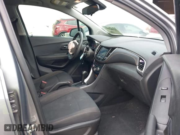 ✅ 2020 Chevrolet Trax LS • VIN: 3GNCJKSB9LL151003 • Lot: 43385095. Listed on IAAI with 112,615 mi. Free auction sales archive from the USA and detailed vehicle history report at DreamBid. Image 5.