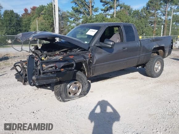 ✅ 2002 Dodge 2500 • VIN: 3B7KF23672M200733 • Лот: 43478451. Опубликован ранее на IAAI с пробегом 251 385 миль. Бесплатный доступ к архиву аукционных продаж из США и подробный отчёт об истории автомобиля на DreamBid. Изображение 2.