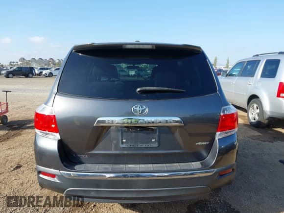 ✅ 2012 Toyota Highlander SE • VIN: 5TDBK3EHXCS100773 • Lot: 43379275. Listed on IAAI with 93,099 mi. Free auction sales archive from the USA and detailed vehicle history report at DreamBid. Image 16.