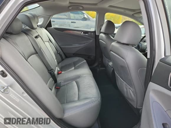 ✅ 2015 Hyundai Sonata • VIN: KMHEC4A46FA123824 • Лот: 85742335. Опубликован ранее на Copart с пробегом 134 537 миль. Бесплатный доступ к архиву аукционных продаж из США и подробный отчёт об истории автомобиля на DreamBid. Изображение 10.