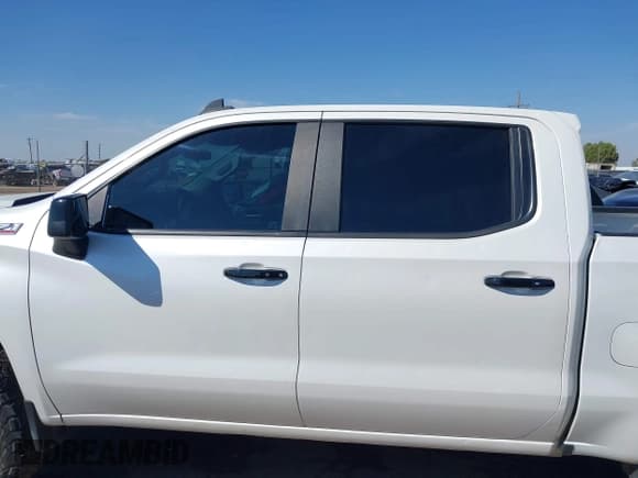 ✅ 2019 Chevrolet Silverado 1500 LT Trail Boss • VIN: 3GCPYFED9KG228518 • Lot: 43415735. Wystawiony na IAAI z przebiegiem 104 016 mil. Bezpłatny archiwum sprzedaży aukcyjnych z USA i szczegółowy raport historii pojazdu na DreamBid. Zdjęcie 14.