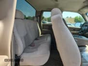 ✅ 2003 Chevrolet Silverado 2500HD LT • VIN: 1GCHK29GX3E175047 • Lot: 71285495. Wystawiony na Copart z przebiegiem 160 470 mil. Bezpłatny archiwum sprzedaży aukcyjnych z USA i szczegółowy raport historii pojazdu na DreamBid. Zdjęcie 10.