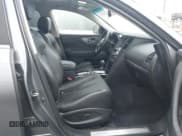 ✅ 2017 Infiniti QX70 • VIN: JN8CS1MWXHM410793 • Lot: 43676850. Wystawiony na IAAI z przebiegiem 174 700 mil. Bezpłatny archiwum sprzedaży aukcyjnych z USA i szczegółowy raport historii pojazdu na DreamBid. Zdjęcie 5.