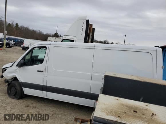 ✅ 2021 Mercedes-Benz Sprinter Cargo • VIN: W1Y70BGY4MT063964 • Lot: 46376145. Wystawiony na Copart z przebiegiem Nie podano. Bezpłatny archiwum sprzedaży aukcyjnych z USA i szczegółowy raport historii pojazdu na DreamBid. Zdjęcie 2.