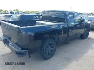 2009 Chevrolet Silverado 1500 LS z VIN 1GCEC19C59Z255171, wystawiony jako IAAI lot #43317229 z przebiegiem 193 977 mil mil oraz . Historia ofert i sprzedaży dostępna na DreamBid. Obrazek 4.