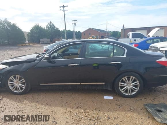 ✅ 2010 Hyundai Genesis • VIN: KMHGC4DFXAU092607 • Лот: 42501604. Опубликован ранее на IAAI с пробегом 310 821 миль. Бесплатный доступ к архиву аукционных продаж из США и подробный отчёт об истории автомобиля на DreamBid. Изображение 14.