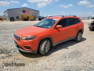 ✅ 2021 Jeep Cherokee Latitude • VIN: 1C4PJLCB8MD126955 • Лот: 69536805. Опубликован ранее на Copart с пробегом 86 204 миль. Бесплатный доступ к архиву аукционных продаж из США и подробный отчёт об истории автомобиля на DreamBid. Изображение 1.