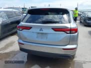 ✅ 2022 Mitsubishi Outlander ES • VIN: JA4J3TA84NZ015888 • Лот: 42348108. Опубликован ранее на IAAI с пробегом 111 096 миль. Бесплатный доступ к архиву аукционных продаж из США и подробный отчёт об истории автомобиля на DreamBid. Изображение 17.