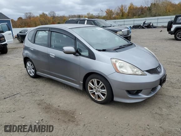 ✅ 2010 Honda Fit Sport • VIN: JHMGE8H42AC026989 • Lot: 90305815. Wystawiony na Copart z przebiegiem 125 353 mil. Bezpłatny archiwum sprzedaży aukcyjnych z USA i szczegółowy raport historii pojazdu na DreamBid. Zdjęcie 4.