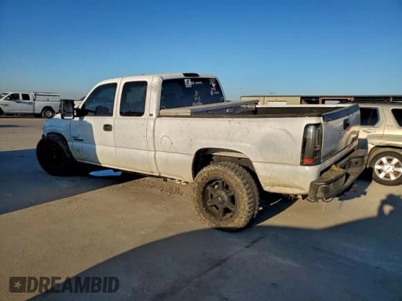 ✅ 2002 Chevrolet Silverado 2500HD LS • VIN: 1GCHC29192E142757 • Lot: 95698785. Wystawiony na Copart z przebiegiem 261 144 mil. Bezpłatny archiwum sprzedaży aukcyjnych z USA i szczegółowy raport historii pojazdu na DreamBid. Zdjęcie 2.
