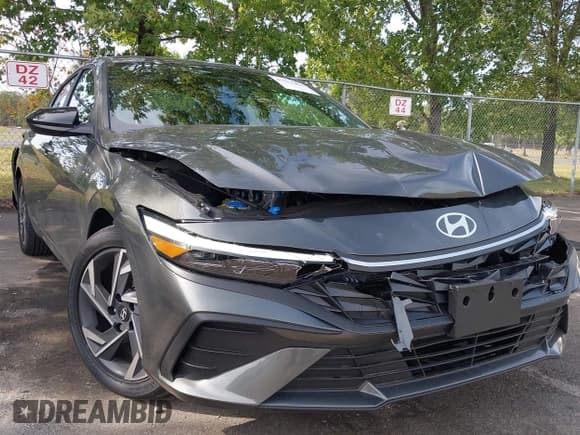 ✅ 2025 Hyundai Elantra SEL Sport • VIN: KMHLM4DG7SU917086 • Lot: 43175408. Listed on IAAI with 4,175 mi. Free auction sales archive from the USA and detailed vehicle history report at DreamBid. Image 1.