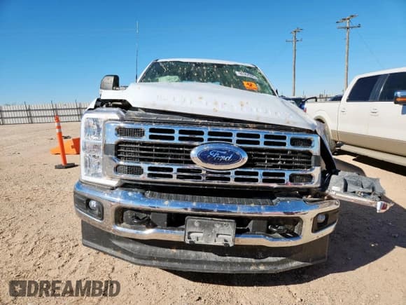 ✅ 2024 Ford F-250 XL • VIN: 1FT8W2BT8REE41895 • Lot: 90368385. Wystawiony na Copart z przebiegiem Nie podano. Bezpłatny archiwum sprzedaży aukcyjnych z USA i szczegółowy raport historii pojazdu na DreamBid. Zdjęcie 5.
