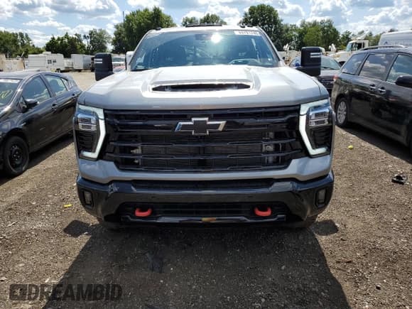 ✅ 2025 Chevrolet Silverado 2500HD LT • VIN: 2GC4KNEY6S1143968 • Lot: 69781745. Wystawiony na Copart z przebiegiem 20 570 mil. Bezpłatny archiwum sprzedaży aukcyjnych z USA i szczegółowy raport historii pojazdu na DreamBid. Zdjęcie 5.