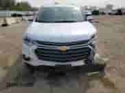 2018 Chevrolet Traverse LT Cloth z VIN 1GNERGKW2JJ234942, wystawiony jako Copart lot #71466575 z przebiegiem 95 646 mil mil oraz Szkoda całkowita • Salvage title. Historia ofert i sprzedaży dostępna na DreamBid. Obrazek 5.