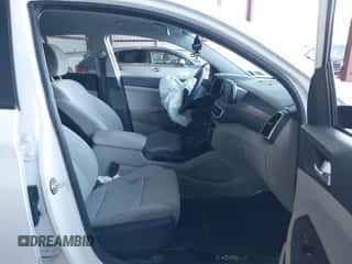 ✅ 2019 Hyundai Tucson SE • VIN: KM8J23A47KU925593 • Лот: 43512173. Размещён на IAAI с пробегом 45 252 миль миль. Получите бесплатный доступ к архиву аукционных продаж из США и посмотрите подробный отчёт об истории автомобиля на DreamBid. Изображение 5.