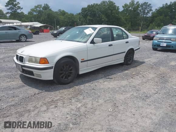 1998 BMW 3 Series 328i z VIN WBACD4329WAV64672, wystawiony jako IAAI lot #42782764 z przebiegiem Nie podano mil oraz . Historia ofert i sprzedaży dostępna na DreamBid. Obrazek 2.