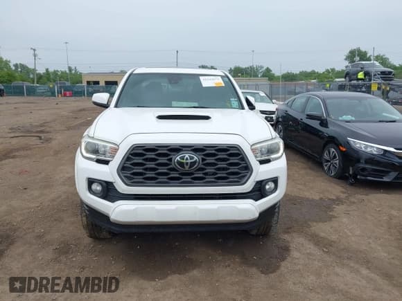 ✅ 2020 Toyota Tacoma SR5 • VIN: 5TFAZ5CNXLX089716 • Lot: 42344679. Listed on IAAI with 188,172 mi. Free auction sales archive from the USA and detailed vehicle history report at DreamBid. Image 13.