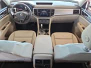 ✅ 2018 Volkswagen Atlas SE • VIN: 1V2CP2CA2JC600736 • Lot: 82643355. Wystawiony na Copart z przebiegiem 24 391 mil. Bezpłatny archiwum sprzedaży aukcyjnych z USA i szczegółowy raport historii pojazdu na DreamBid. Zdjęcie 8.