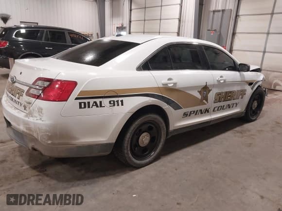 ✅ 2013 Ford Police Interceptor • VIN: 1FAHP2M80DG128560 • Lot: 41367796. Wystawiony na IAAI z przebiegiem 93 992 mil. Bezpłatny archiwum sprzedaży aukcyjnych z USA i szczegółowy raport historii pojazdu na DreamBid. Zdjęcie 4.