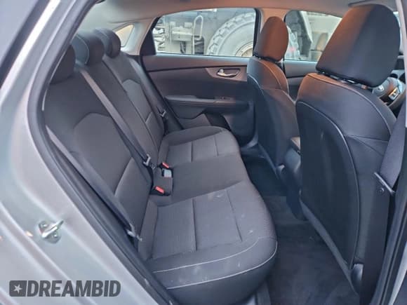 ✅ 2019 Kia Forte LXS • VIN: 3KPF24AD9KE102467 • Lot: 94239745. Wystawiony na Copart z przebiegiem 20 841 mil. Bezpłatny archiwum sprzedaży aukcyjnych z USA i szczegółowy raport historii pojazdu na DreamBid. Zdjęcie 10.