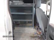 ✅ 2016 Ford Transit Cargo • VIN: 1FTYE1ZM6GKB18181 • Lot: 42951399. Wystawiony na IAAI z przebiegiem 281 890 mil. Bezpłatny archiwum sprzedaży aukcyjnych z USA i szczegółowy raport historii pojazdu na DreamBid. Zdjęcie 8.