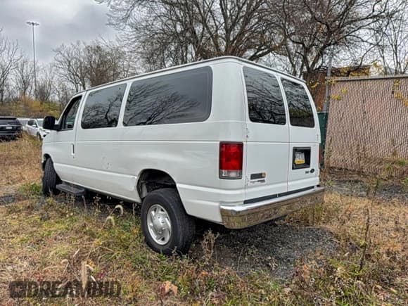 ✅ 2014 Ford Econoline Passenger XL • VIN: 1FBNE3BL4EDA76924 • Лот: 94275905. Опубликован ранее на Copart с пробегом Не указан. Бесплатный доступ к архиву аукционных продаж из США и подробный отчёт об истории автомобиля на DreamBid. Изображение 3.