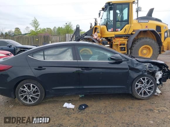 ✅ 2020 Hyundai Elantra Limited • VIN: KMHD84LF2LU057469 • Lot: 42028314. Listed on IAAI with 82,177 mi. Free auction sales archive from the USA and detailed vehicle history report at DreamBid. Image 14.