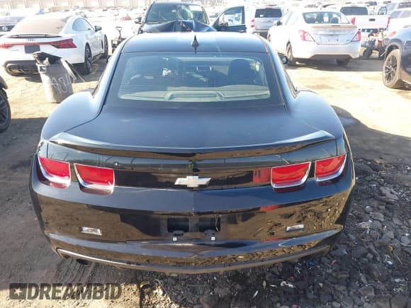 ✅ 2011 Chevrolet Camaro 2LS • VIN: 2G1FA1ED8B9153381 • Lot: 43010396. Wystawiony na IAAI z przebiegiem 82 449 mil. Bezpłatny archiwum sprzedaży aukcyjnych z USA i szczegółowy raport historii pojazdu na DreamBid. Zdjęcie 17.
