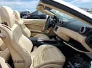 ✅ 2014 Ferrari California • VIN: ZFF65TJA4E0197655 • Lot: 55427062. Wystawiony na Copart z przebiegiem Nie podano. Bezpłatny archiwum sprzedaży aukcyjnych z USA i szczegółowy raport historii pojazdu na DreamBid. Zdjęcie 5.