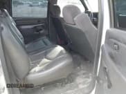 ✅ 2004 Chevrolet Silverado 2500HD LS • VIN: 1GCHC23284F256117 • Lot: 43453043. Wystawiony na IAAI z przebiegiem 327 650 mil. Bezpłatny archiwum sprzedaży aukcyjnych z USA i szczegółowy raport historii pojazdu na DreamBid. Zdjęcie 8.