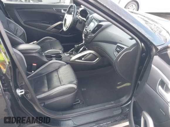 ✅ 2016 Hyundai Veloster Turbo Rally Edition • VIN: KMHTC6AE9GU255472 • Lot: 41583533. Wystawiony na IAAI z przebiegiem 138 094 mil. Bezpłatny archiwum sprzedaży aukcyjnych z USA i szczegółowy raport historii pojazdu na DreamBid. Zdjęcie 5.