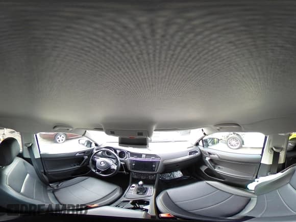 ✅ 2018 Volkswagen Tiguan SEL • VIN: 3VV3B7AX8JM094771 • Лот: 43419406. Опубликован ранее на IAAI с пробегом 54 219 миль. Бесплатный доступ к архиву аукционных продаж из США и подробный отчёт об истории автомобиля на DreamBid. Изображение 18.