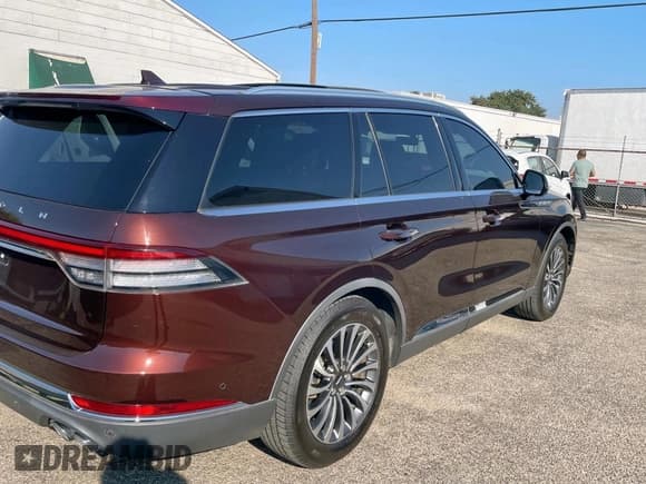 ✅ 2020 Lincoln Aviator Reserve • VIN: 5LM5J7WC4LGL18575 • Lot: 85508135. Wystawiony na Copart z przebiegiem 95 350 mil. Bezpłatny archiwum sprzedaży aukcyjnych z USA i szczegółowy raport historii pojazdu na DreamBid. Zdjęcie 4.
