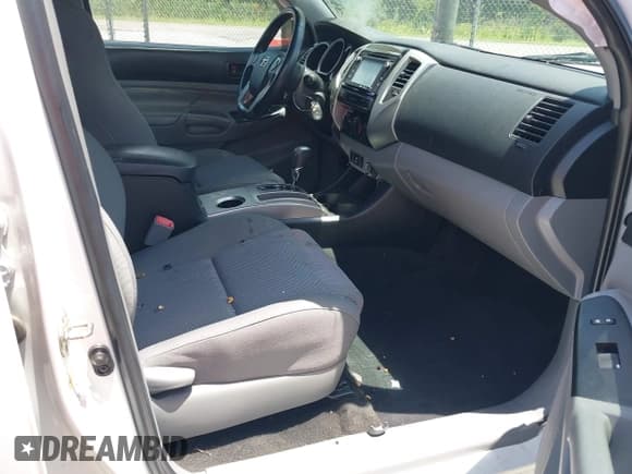 ✅ 2015 Toyota Tacoma PreRunner • VIN: 5TFKU4HN9FX006805 • Lot: 42283766. Wystawiony na IAAI z przebiegiem 132 367 mil. Bezpłatny archiwum sprzedaży aukcyjnych z USA i szczegółowy raport historii pojazdu na DreamBid. Zdjęcie 5.