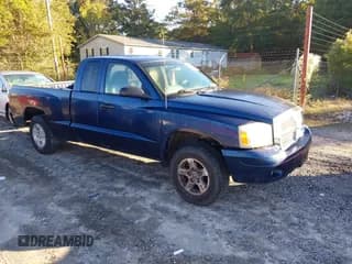 ✅ 2006 Dodge Dakota SLT • VIN: 1D7HE42K06S717981 • Lot: 43460726. Wystawiony na IAAI z przebiegiem 203 910 mil. Bezpłatny archiwum sprzedaży aukcyjnych z USA i szczegółowy raport historii pojazdu na DreamBid. Zdjęcie 1.