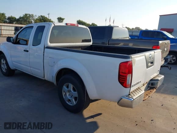 ✅ 2005 Nissan Frontier SE • VIN: 1N6AD06U45C415375 • Lot: 42915481. Wystawiony na IAAI z przebiegiem 81 154 mil. Bezpłatny archiwum sprzedaży aukcyjnych z USA i szczegółowy raport historii pojazdu na DreamBid. Zdjęcie 3.