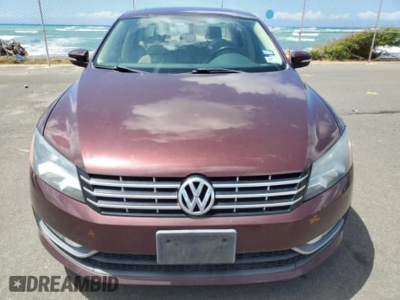 ✅ 2013 Volkswagen Passat SEL Premium • VIN: 1VWCN7A35DC087864 • Лот: 63879755. Опубликован ранее на Copart с пробегом 104 252 миль. Бесплатный доступ к архиву аукционных продаж из США и подробный отчёт об истории автомобиля на DreamBid. Изображение 5.