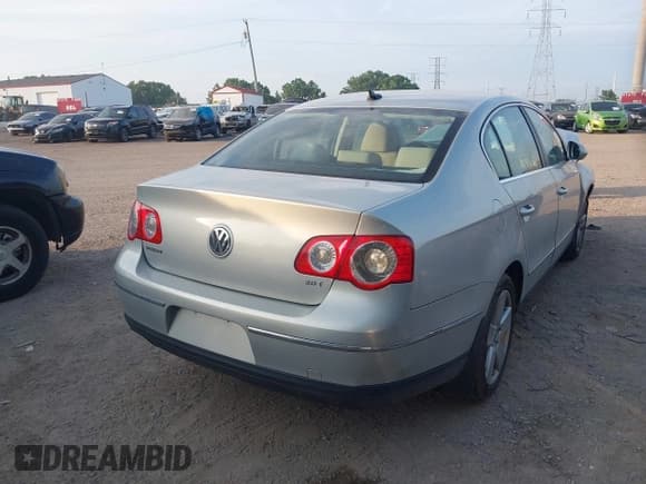 ✅ 2009 Volkswagen Passat Komfort • VIN: WVWJK73C19P053694 • Лот: 42591205. Опубликован ранее на IAAI с пробегом 104 227 миль. Бесплатный доступ к архиву аукционных продаж из США и подробный отчёт об истории автомобиля на DreamBid. Изображение 4.