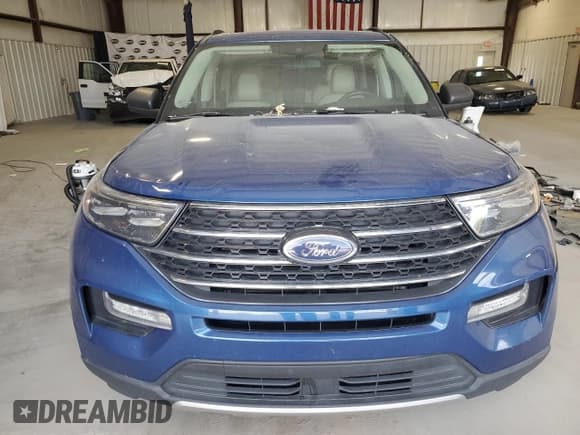 ✅ 2022 Ford Explorer XLT • VIN: 1FMSK7DHXNGC09512 • Lot: 53540175. Wystawiony na Copart z przebiegiem 32 614 mil. Bezpłatny archiwum sprzedaży aukcyjnych z USA i szczegółowy raport historii pojazdu na DreamBid. Zdjęcie 5.