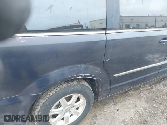 ✅ 2013 Chrysler Town & Country Touring • VIN: 2C4RC1BG8DR525821 • Lot: 43745753. Wystawiony na IAAI z przebiegiem 220 839 mil. Bezpłatny archiwum sprzedaży aukcyjnych z USA i szczegółowy raport historii pojazdu na DreamBid. Zdjęcie 6.