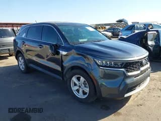 ✅ 2021 Kia Sorento LX • VIN: 5XYRG4LC6MG067881 • Лот: 43366220. Опубликован ранее на IAAI с пробегом 63 407 миль. Бесплатный доступ к архиву аукционных продаж из США и подробный отчёт об истории автомобиля на DreamBid. Изображение 1.