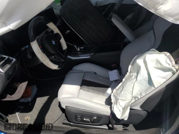 ✅ 2025 BMW M4 Competition xDrive • VIN: WBS33HK05SCS88866 • Lot: 54452905. Wystawiony na Copart z przebiegiem Nie podano. Bezpłatny archiwum sprzedaży aukcyjnych z USA i szczegółowy raport historii pojazdu na DreamBid. Zdjęcie 7.