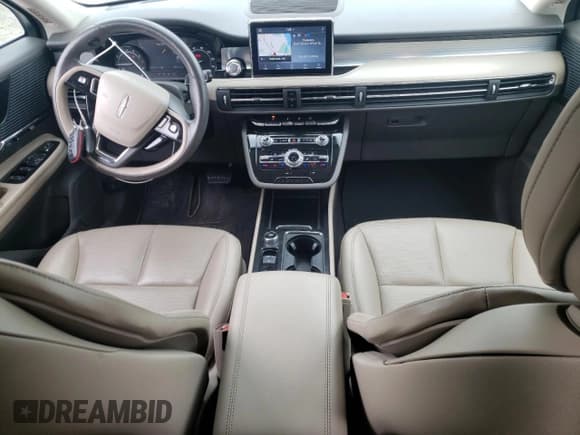 ✅ 2020 Lincoln Corsair Standard • VIN: 5LMCJ1D91LUL13864 • Lot: 65796833. Wystawiony na Copart z przebiegiem 14 017 mil. Bezpłatny archiwum sprzedaży aukcyjnych z USA i szczegółowy raport historii pojazdu na DreamBid. Zdjęcie 8.