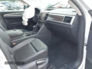 ✅ 2018 Volkswagen Atlas SE • VIN: 1V2LR2CA9JC587462 • Lot: 43336512. Wystawiony na IAAI z przebiegiem 106 027 mil. Bezpłatny archiwum sprzedaży aukcyjnych z USA i szczegółowy raport historii pojazdu na DreamBid. Zdjęcie 5.