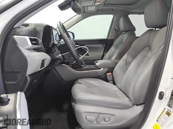 ✅ 2024 Toyota Highlander LE • VIN: 5TDKDRAH5RS054524 • Lot: 57599715. Listed on Copart with 20,609 mi. Free auction sales archive from the USA and detailed vehicle history report at DreamBid. Image 7.