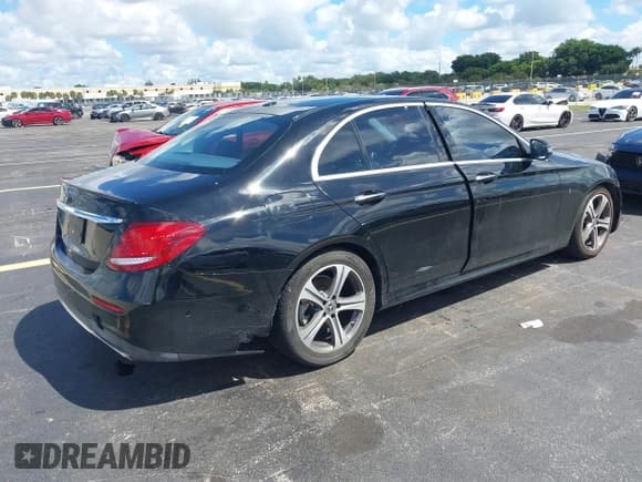 ✅ 2018 Mercedes-Benz E 300 • VIN: WDDZF4JBXJA327472 • Lot: 43245269. Listed on IAAI with 63,797 mi. Free auction sales archive from the USA and detailed vehicle history report at DreamBid. Image 4.