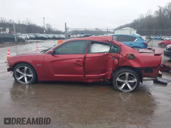 ✅ 2014 Dodge Charger RT • VIN: 2C3CDXCT4EH219244 • Lot: 41519286. Wystawiony na IAAI z przebiegiem 111 385 mil. Bezpłatny archiwum sprzedaży aukcyjnych z USA i szczegółowy raport historii pojazdu na DreamBid. Zdjęcie 15.