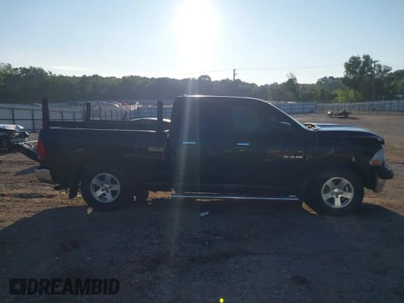 ✅ 2009 Dodge 1500 SLT • VIN: 1D3HB18P29S774408 • Lot: 40308323. Wystawiony na IAAI z przebiegiem 195 958 mil. Bezpłatny archiwum sprzedaży aukcyjnych z USA i szczegółowy raport historii pojazdu na DreamBid. Zdjęcie 14.