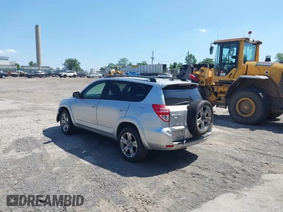✅ 2010 Toyota RAV4 Sport • VIN: 2T3RF4DV8AW044120 • Lot: 42216673. Wystawiony na IAAI z przebiegiem 203 795 mil. Bezpłatny archiwum sprzedaży aukcyjnych z USA i szczegółowy raport historii pojazdu na DreamBid. Zdjęcie 3.