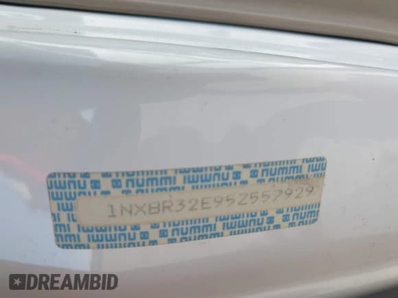 ✅ 2005 Toyota Corolla CE • VIN: 1NXBR32E95Z557929 • Lot: 43615483. Listed on IAAI with 118,416 mi. Free auction sales archive from the USA and detailed vehicle history report at DreamBid. Image 9.